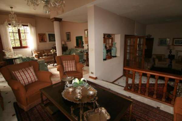 Foto Villa in vendita a Marina di Carrara - Carrara 200 mq  Rif: 1275186