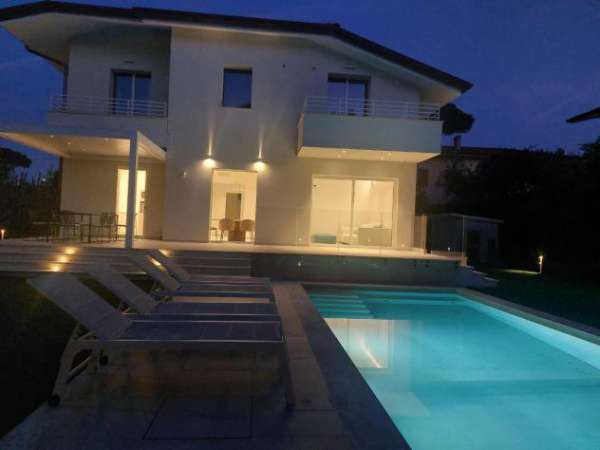Foto Villa in vendita a Marina di Pietrasanta - Pietrasanta 250 mq  Rif: 1273908