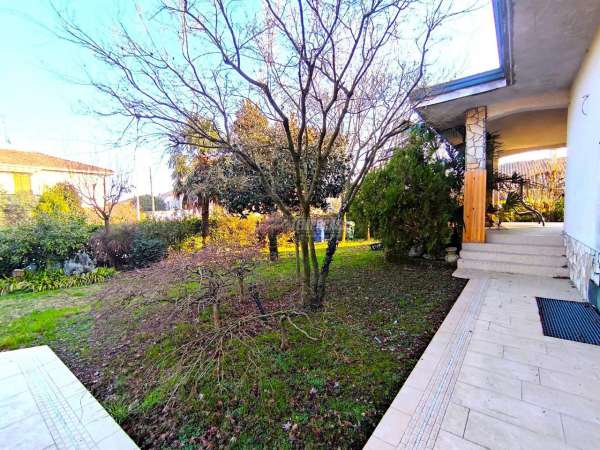 Foto Villa in vendita a Mediglia