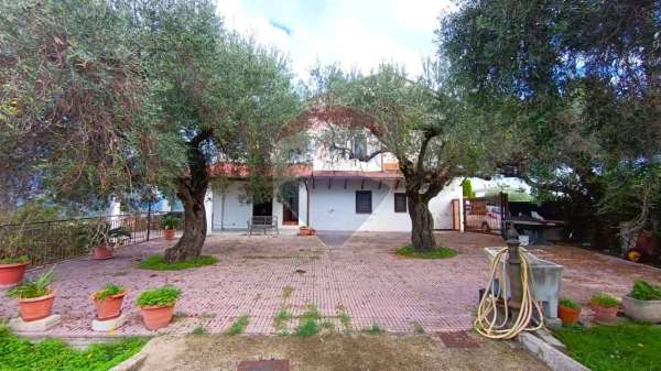 Foto Villa in vendita a Minturno