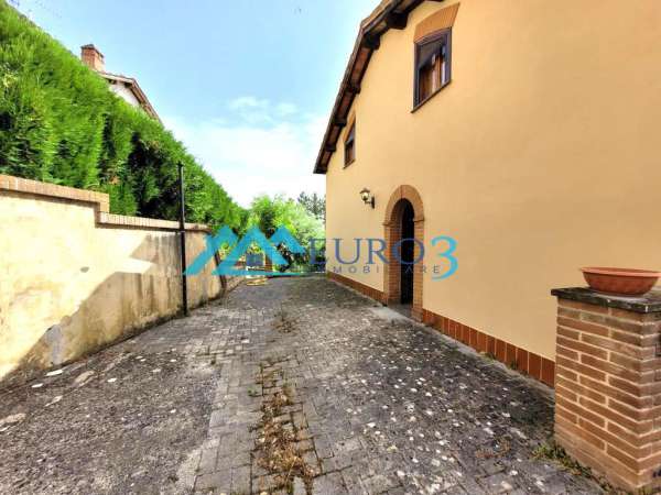 Foto VILLA in VENDITA a MONTEFORTINO