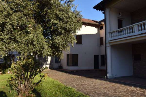 Foto Villa in Vendita a Montichiari