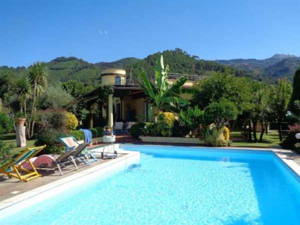 Foto Villa in vendita a Montignoso 300 mq  Rif: 1302448