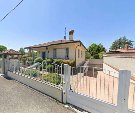 Foto Villa in Vendita a Monza Via Casentino,  2