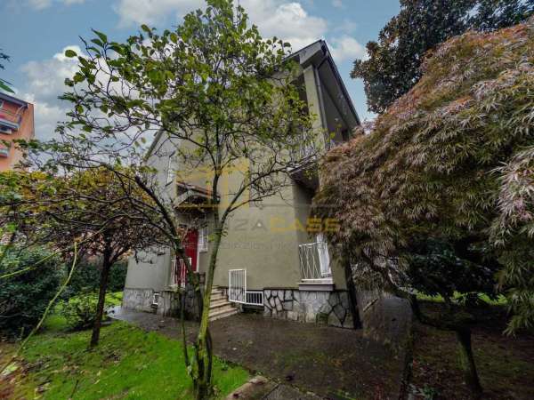 Foto Villa in Vendita a Monza via Goldoni