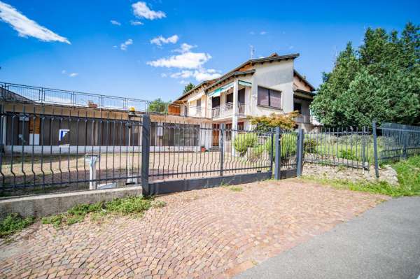 Foto Villa in vendita a Oggiona Con Santo Stefano