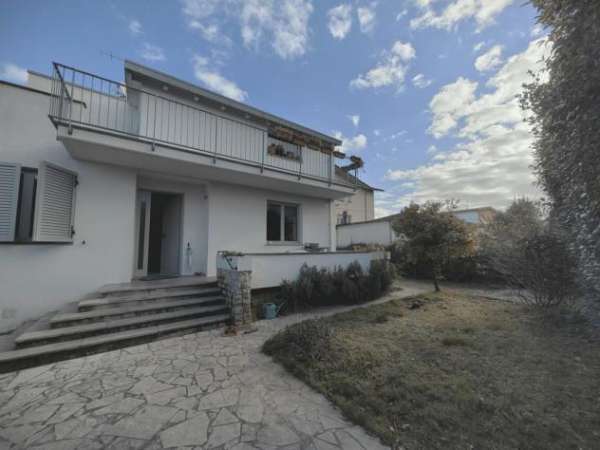 Foto Villa in vendita a Pietrasanta 220 mq  Rif: 1042075