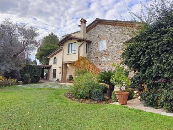 Foto Villa in vendita a Pietrasanta 300 mq  Rif: 1304553