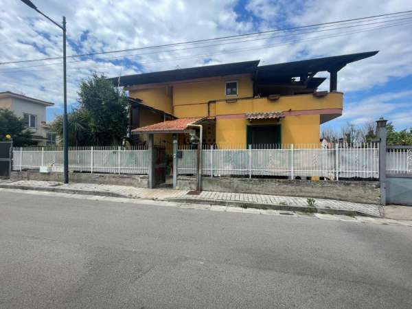 Foto Villa in vendita a Pomigliano D'Arco