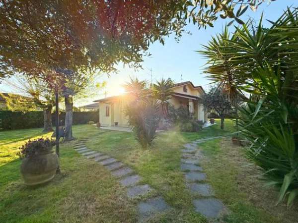 Foto Villa in vendita a Ponte Rosso Crociale - Pietrasanta 120 mq  Rif: 1319844