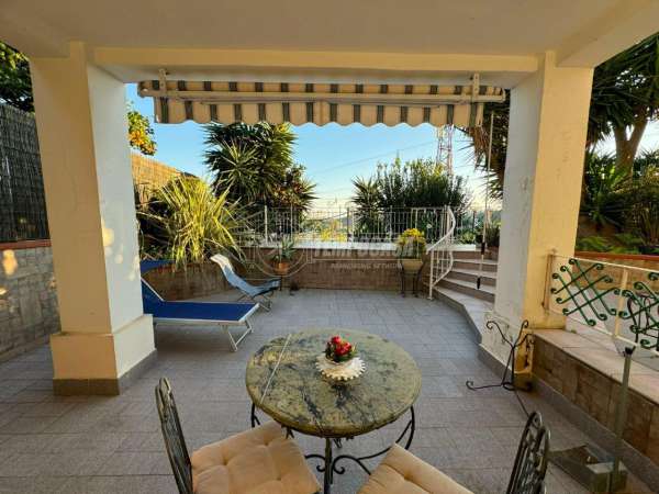 Foto Villa in vendita a Pozzuoli