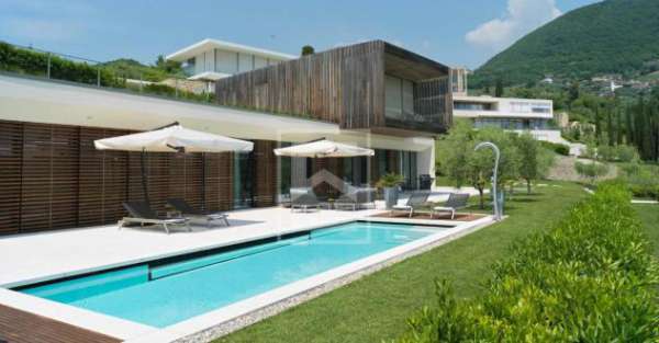 Foto Villa in vendita a Salo' - 8 locali 470mq
