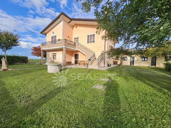 Foto Villa in vendita a San Dona' Di Piave
