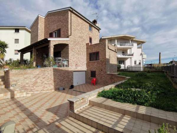 Foto Villa in vendita a San Salvo - 5 locali 260mq