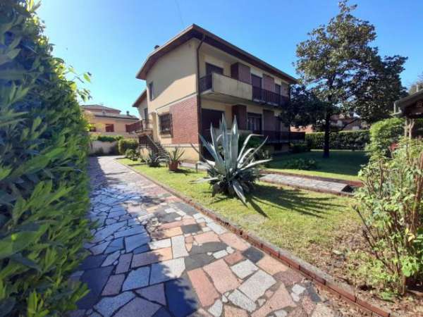 Foto Villa in vendita a Sant'Antonio - Carrara 360 mq  Rif: 1047086