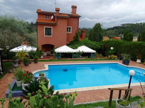 Foto Villa in vendita a Sarzana