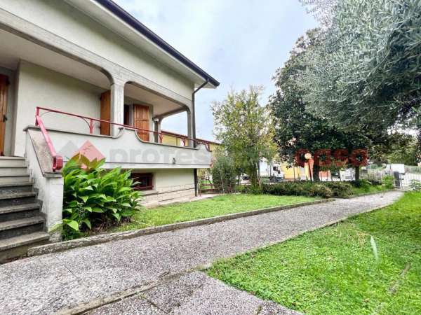 Foto Villa in vendita a Scandiano