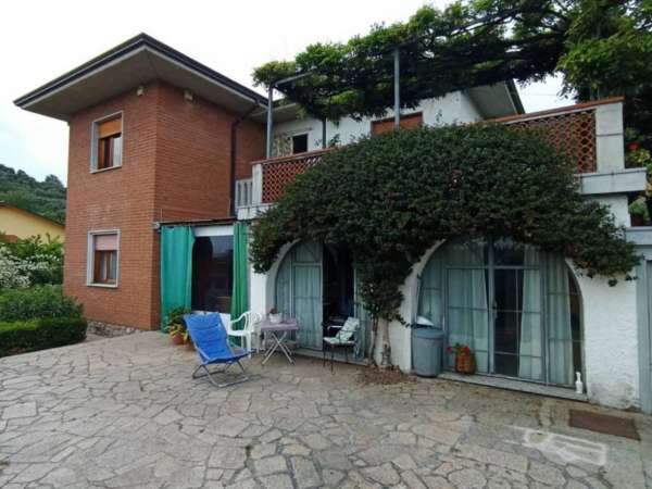 Foto Villa in vendita a Seravezza
