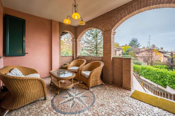 Foto Villa in vendita a Serramazzoni
