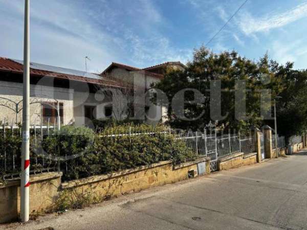 Foto Villa in vendita a Statte - 8 locali 300mq