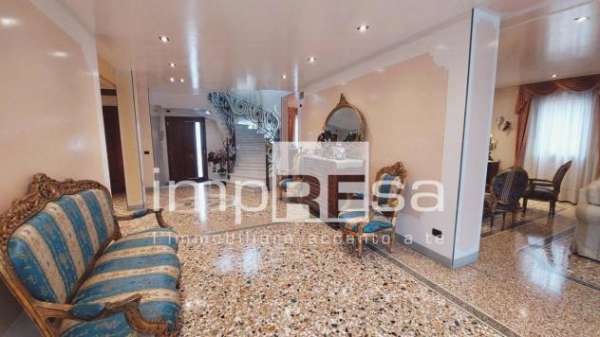 Foto Villa in vendita a Treviso - 10 locali 800mq