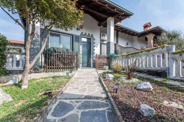 Foto Villa in vendita a Uboldo