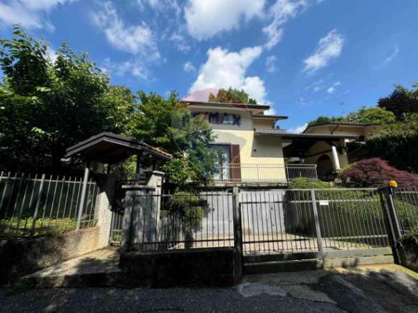 Foto Villa in vendita a Varese - 4 locali 180mq