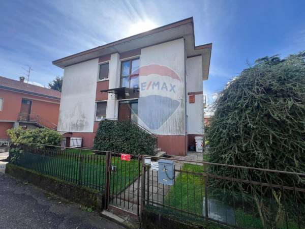 Foto Villa in vendita a Varese