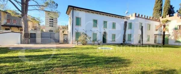 Foto Villa in vendita a Verona