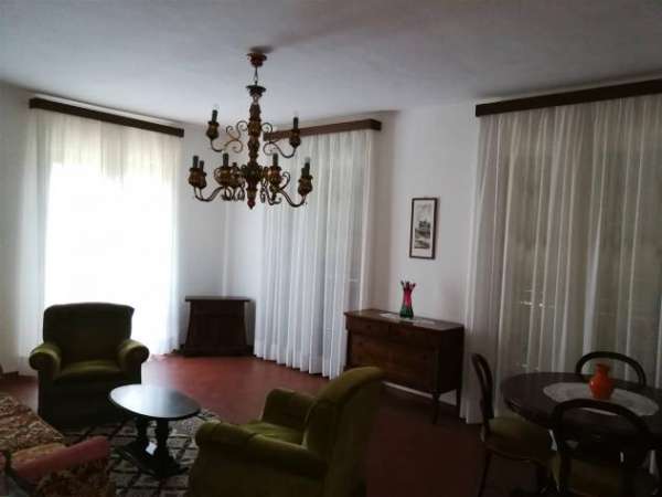Foto Villa in Vendita in zona PORTA A LUCCA con giardino