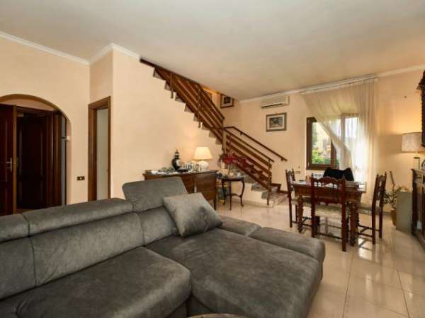 Foto Villa in Via Agrifoglio