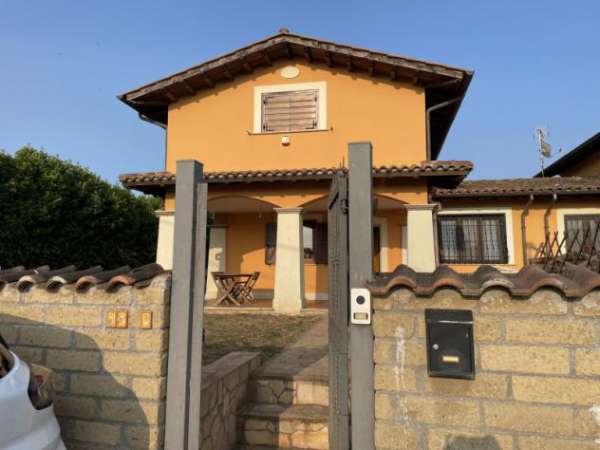 Foto Villa in Via degli Abeti
