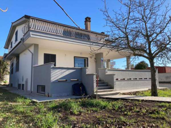 Foto Villa in Via Montasola