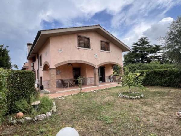 Foto Villa in Via Pietro Nenni