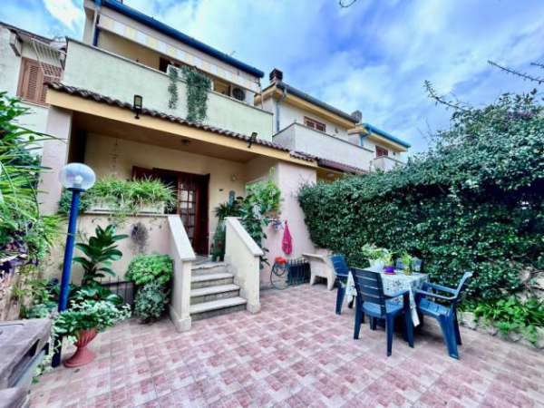 Foto Villa in Viale dei Gerani