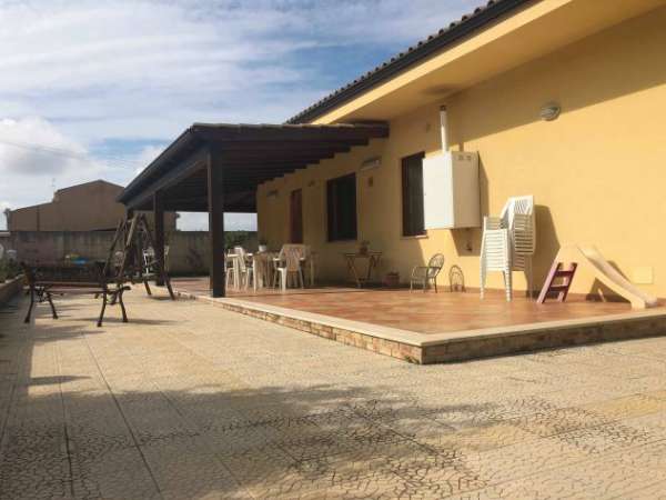 Foto Villa nel cuore del paese Canicatti