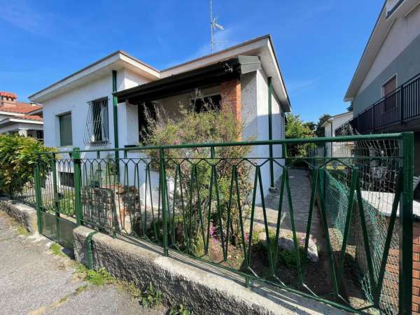 Foto Villa plurifamiliare in vendita a Abbiategrasso