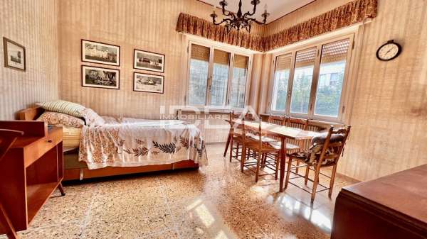 Foto Villa plurifamiliare in vendita a Lucca