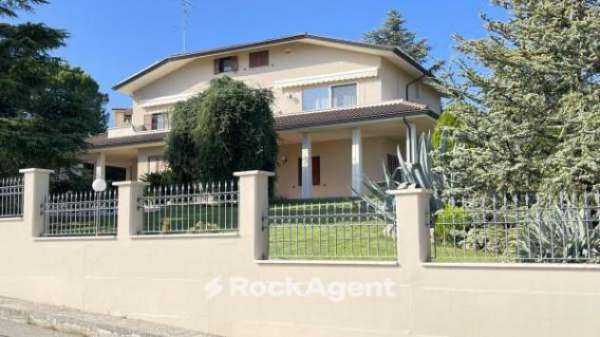 Foto Villa plurifamiliare in vendita a Tortoreto - 6 locali 755mq