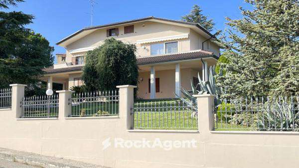 Foto Villa plurifamiliare in vendita a Tortoreto