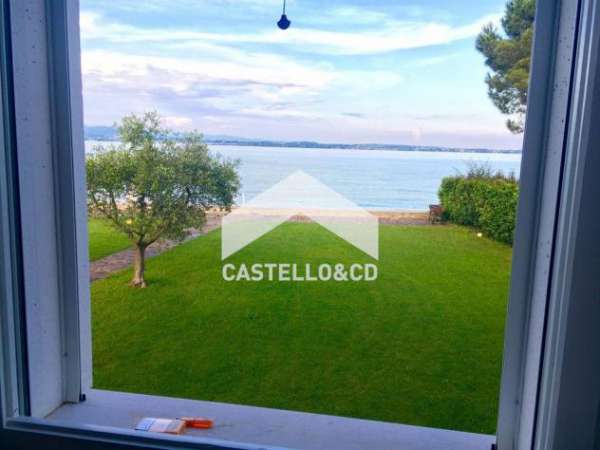 Foto Villa singola fronte lago