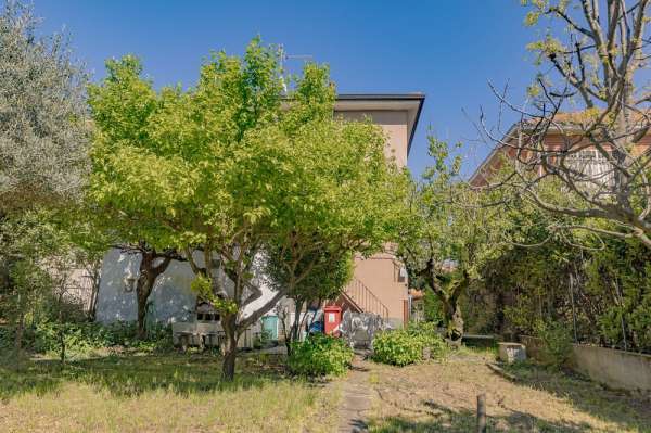 Foto Villa trifamiliare in vendita a Cinisello Balsamo