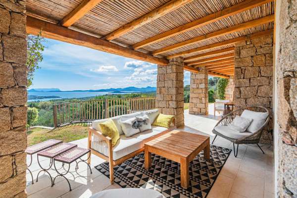 Foto Villa unifamiliare in vendita a Arzachena