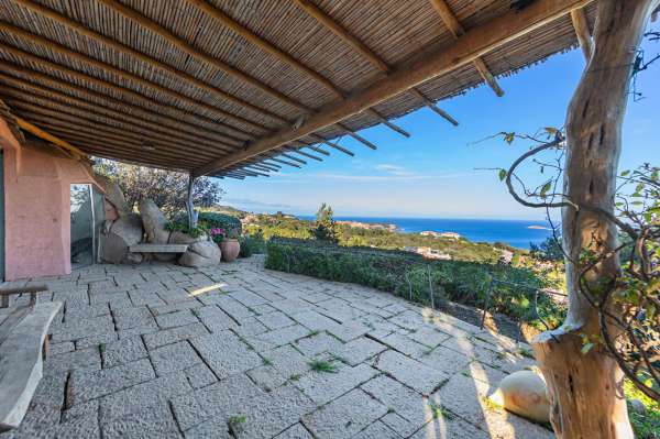 Foto Villa unifamiliare in vendita a Arzachena
