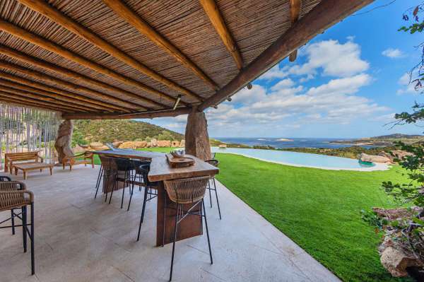 Foto Villa unifamiliare in vendita a Arzachena