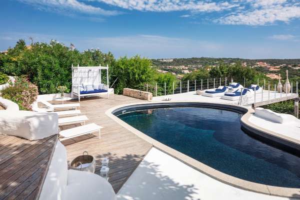 Foto Villa unifamiliare in vendita a Arzachena