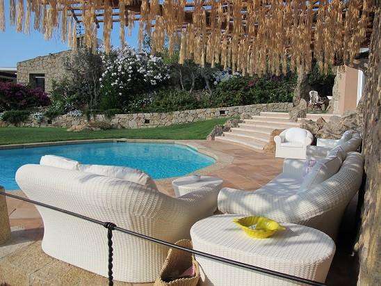 Foto Villa unifamiliare in vendita a Arzachena