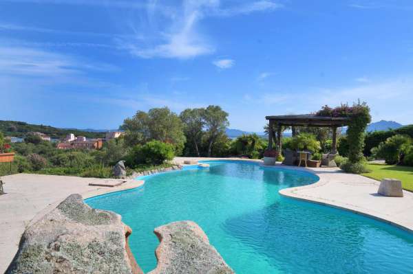 Foto Villa unifamiliare in vendita a Arzachena