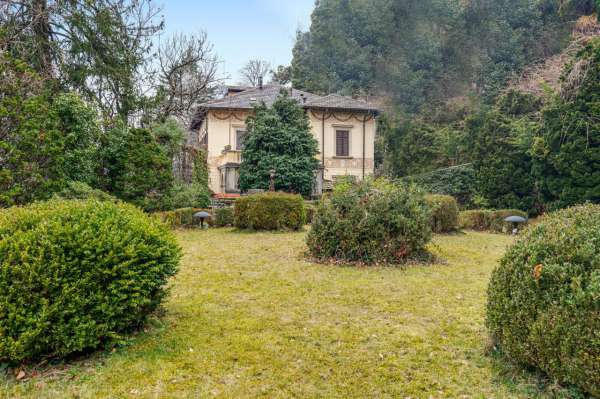 Foto Villa unifamiliare in vendita a Brunate