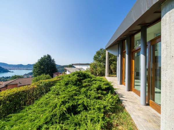 Foto Villa unifamiliare in vendita a Cernobbio